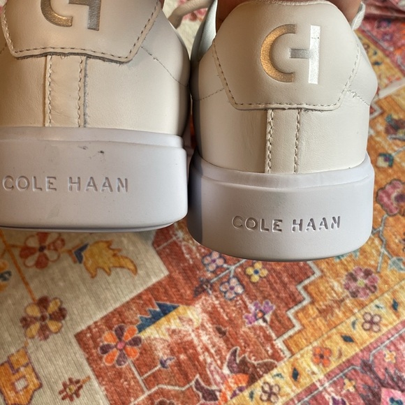 COLE HAAN WHITE LEATHER TENNIS SHOE WOMEN SIZE 10 - Picture 4 of 5